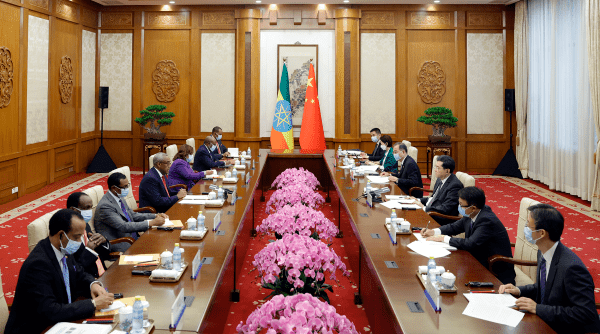 秦剛在北京同德梅克舉行會談雙方就中非合作等交換了意見。外交部