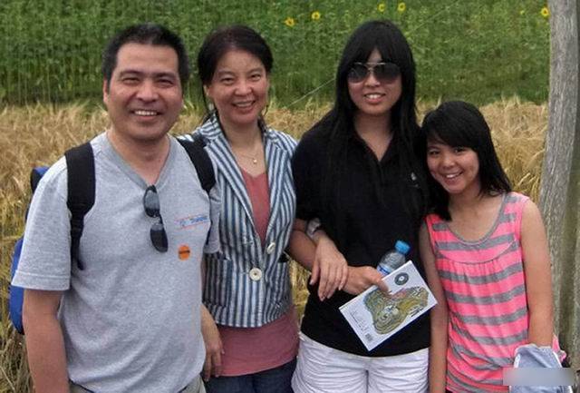 內地網民不少認為慘劇是丁氏夫婦累了兩名女兒。