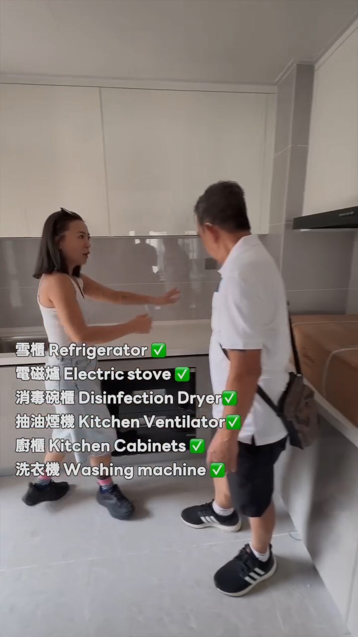 廚房內包多樣電器。