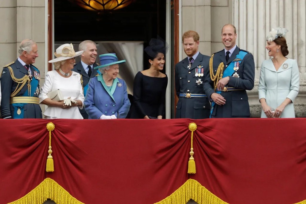 民意調查結果顯示，有44%的人認為哈里夫婦應該被拔除薩塞克斯公爵與公爵夫人的皇室頭銜。AP資料圖