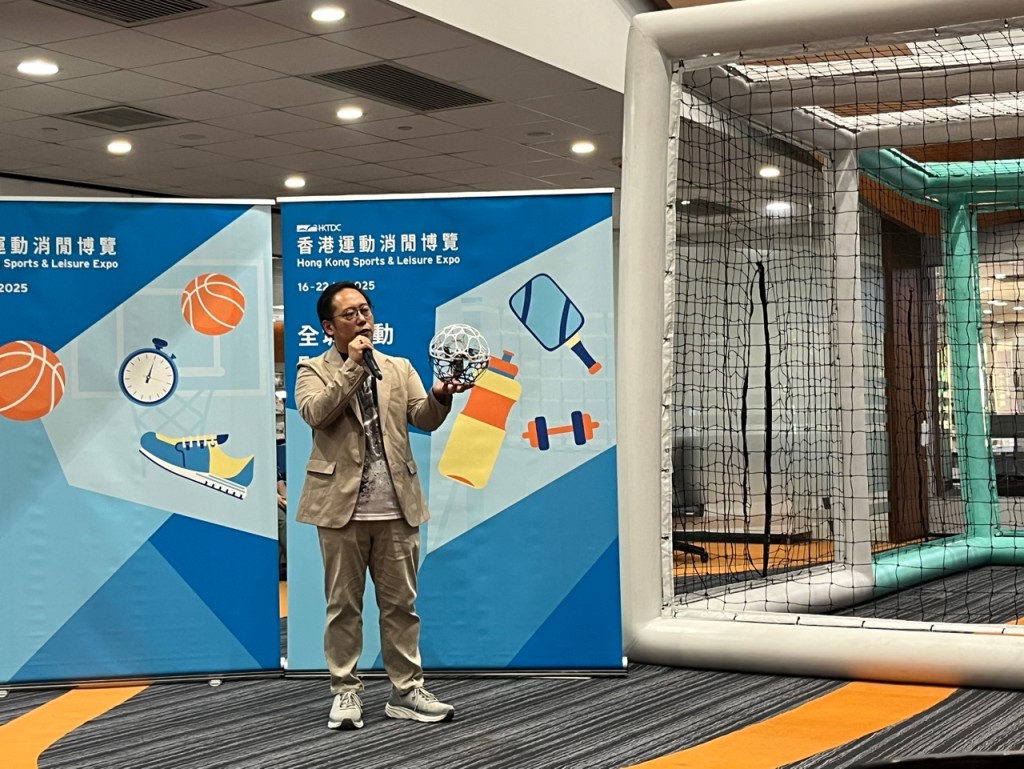 無人機足球教練、中國香港無人機總會主席楊景賞。楊婉婷攝 無人機足球教練、中國香港無人機總會主席楊景賞。楊婉婷攝