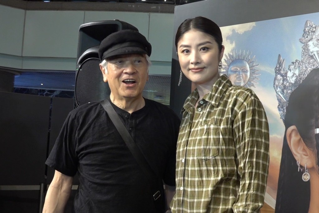 Paul哥與Kelly合照又閒聊幾句，並恭喜Kelly開騷。