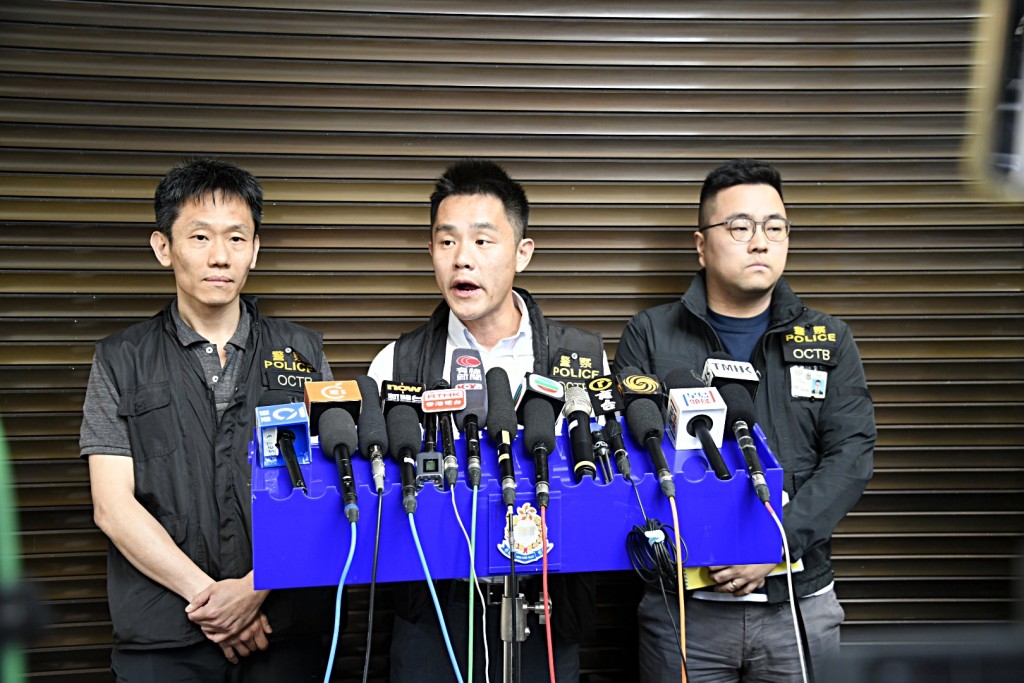 警方交代案情。楊偉亨攝 警方交代案情。楊偉亨攝