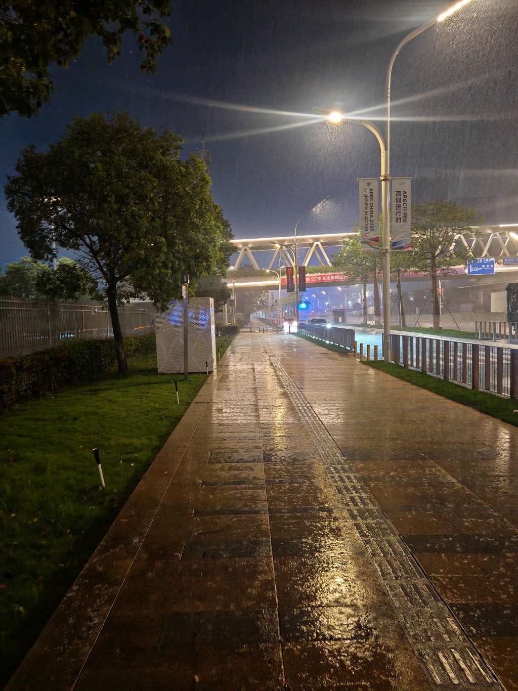 深圳分區暴雨黃色預警生效。微博@東叮冬 深圳分區暴雨黃色預警生效。微博@東叮冬