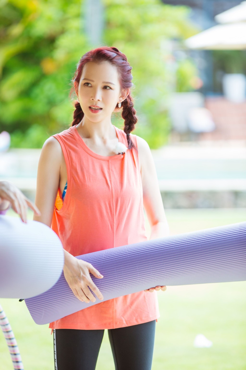 46歲Ada紮起辮子，好青春。