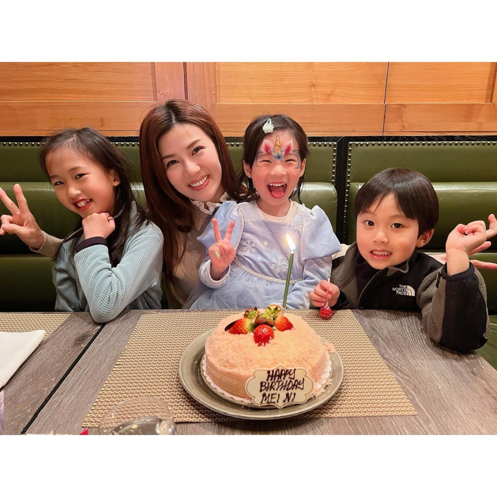 今年3月張美妮44歲生日，她與愛女及兩位小朋友一同慶祝食生日蛋糕。