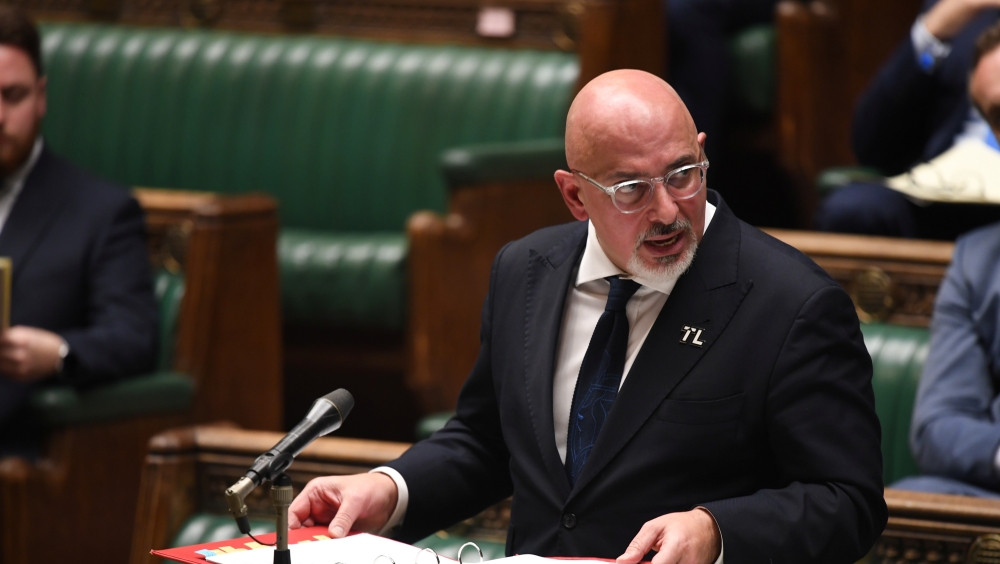 英國教育大臣支持隔離期減至五天，盼與病毒共存。路透社圖片