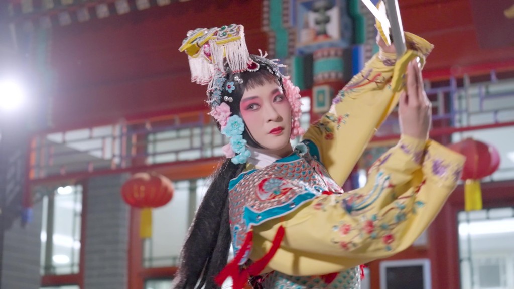 陳懿德首次挑戰傳統京劇妝。