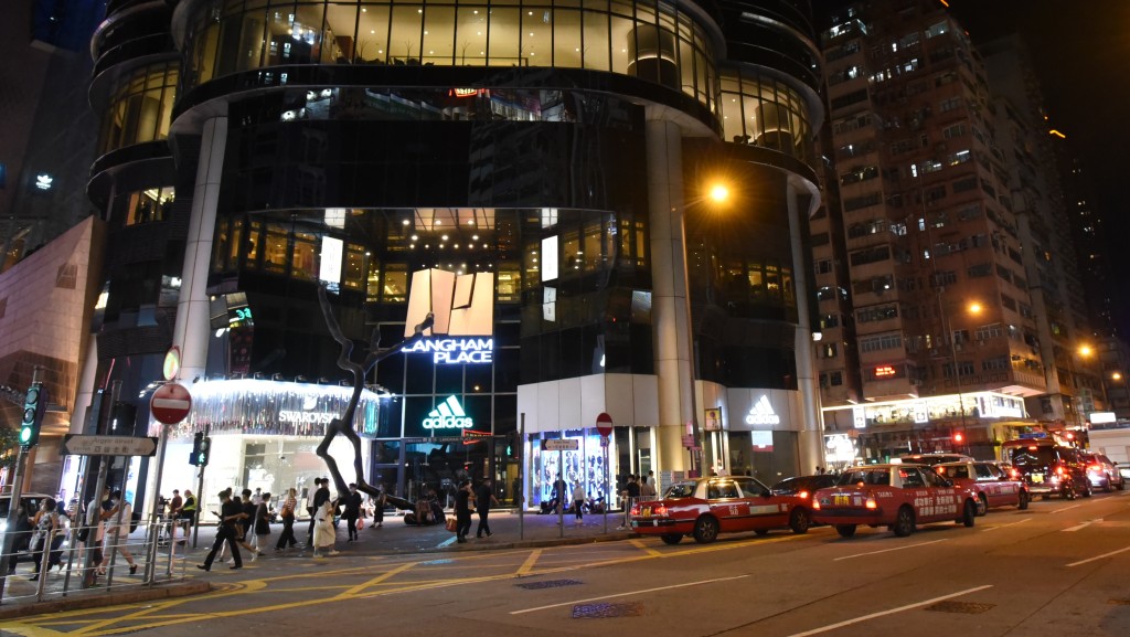 現場為連鎖運動服裝adidas位於旺角朗豪坊分店。資料圖片 現場為連鎖運動服裝adidas位於旺角朗豪坊分店。資料圖片