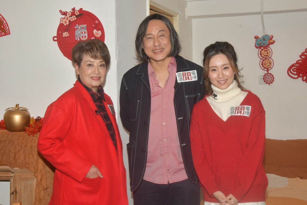 楊天命向鍾慧冰母女贈言外,又預測娛圈明年會有很多喜事發生。