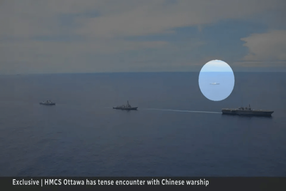 CBC報道稱煦片圈中的為跟監加美日三國軍艦的中國船艦。Youtube截圖自CBC News: The National