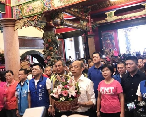 韓國瑜連環參拜台中21間寺廟造勢。圖:中時