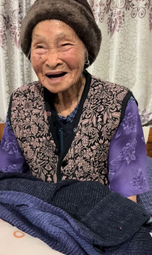 113岁的陈老太生活仍能自理。抖音