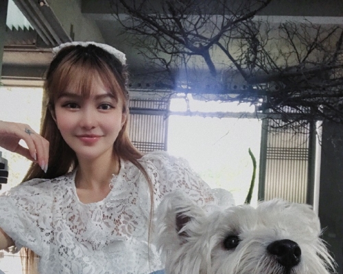 周扬青晒近照明显消瘦了。