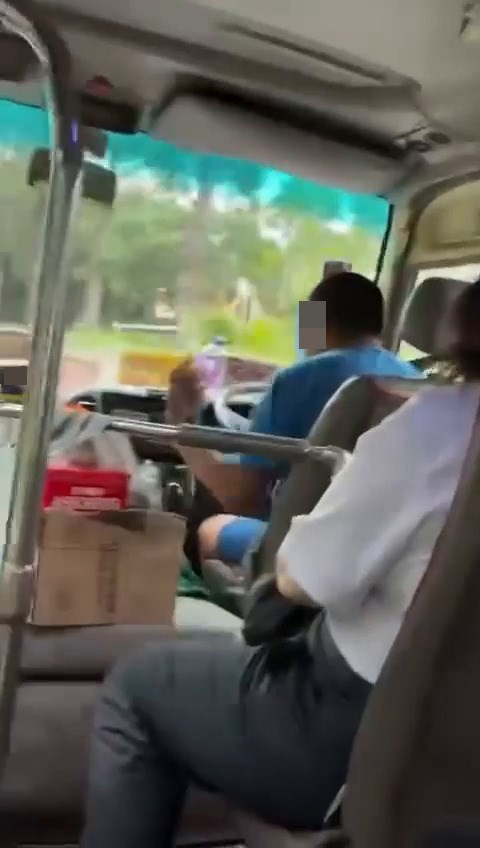 有人甚至認為「生命可貴,即刻落車」、「快啲落車,唔係有生命危險」。fb「車cam L(香港群組)」截圖 有人甚至認為「生命可貴,即刻落車」、「快啲落車,唔係有生命危險」。fb「車cam L(香港群組)」截圖