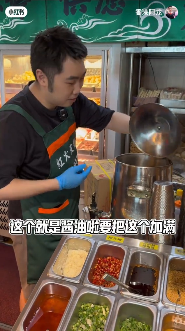 事前要將醬油等調味料補充好，方便客人隨時取用