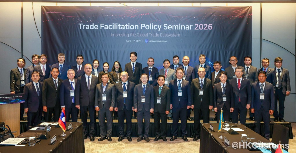 香港海关副关长（管制及执法）胡伟军率领代表团于四月一至二日到访韩国首尔，出席由韩国海关主办的便利商贸政策研讨会 2026。  ​