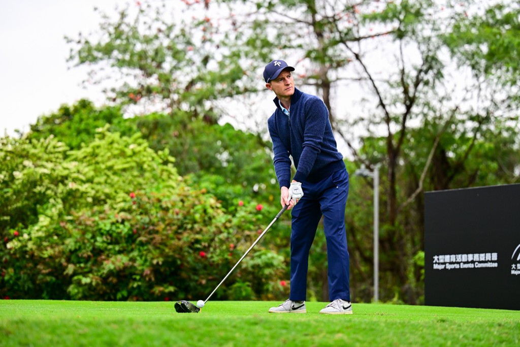 賽馬界傳奇騎師潘頓笑言：騎馬同揮桿都要講究平衡同節奏。廖偉業攝