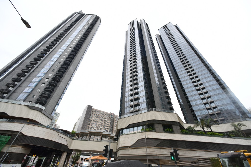柴灣海德園2座低層E室，面積437方呎，獲專業人士議價後以2.1萬元承租，呎租48元。