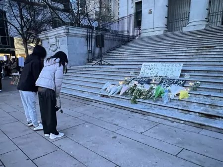 加拿大溫哥華周日為大埔宏福苑五級火慘劇舉行悼念活動。加拿大《星島》 加拿大溫哥華周日為大埔宏福苑五級火慘劇舉行悼念活動。加拿大《星島》