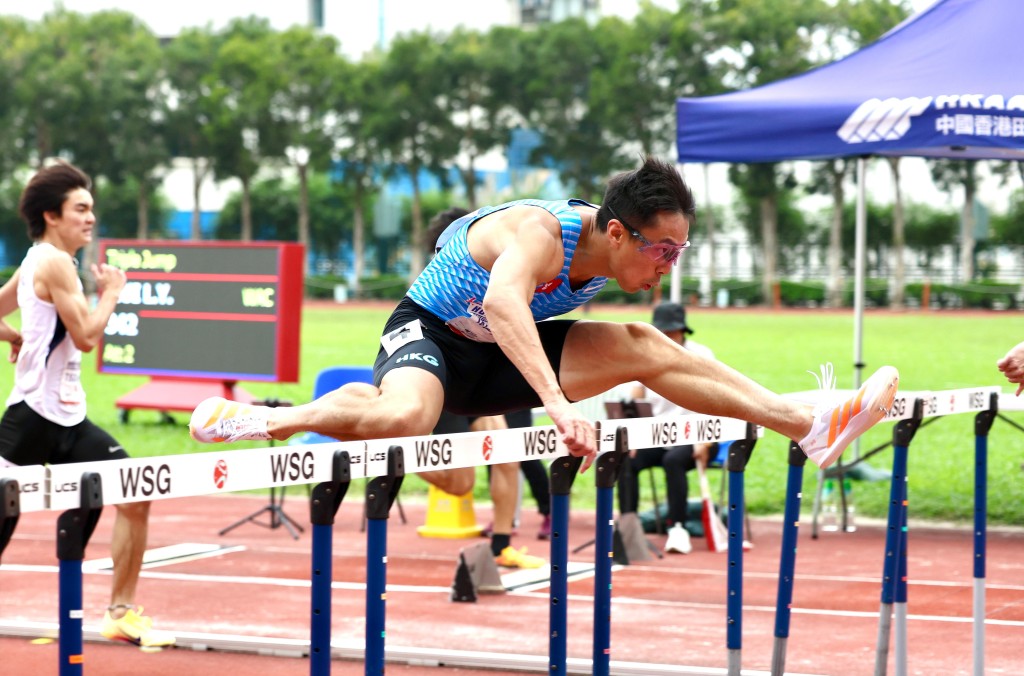 香港男子110米栏纪录保持者张宏峰今仗以14秒03得亚军。徐嘉华摄