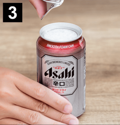 其實在Asahi 的台灣官網上也有介紹開瓶方式，消費者不需任何工具，將拉環先扯至垂直角度。（圖：Asahi）