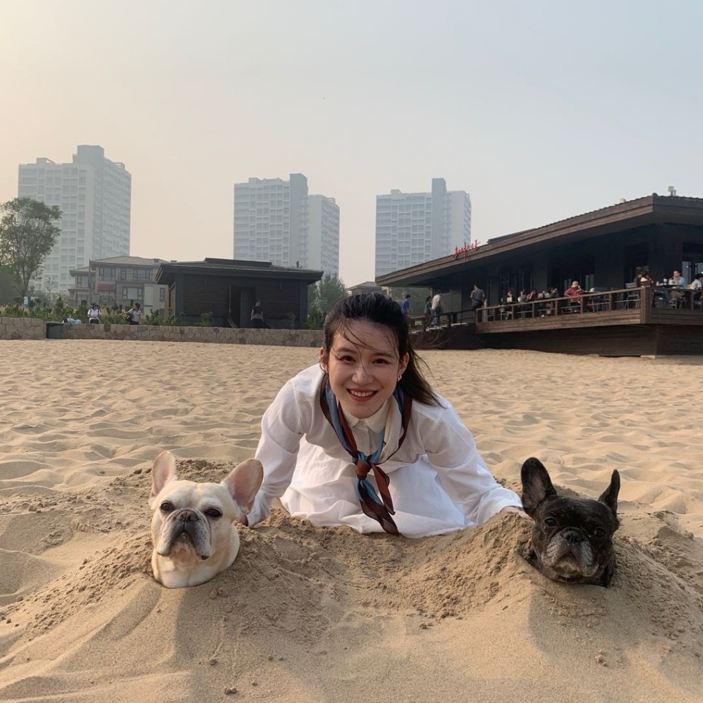 刘小姐在社交平台不时分享生活及旅游照片。