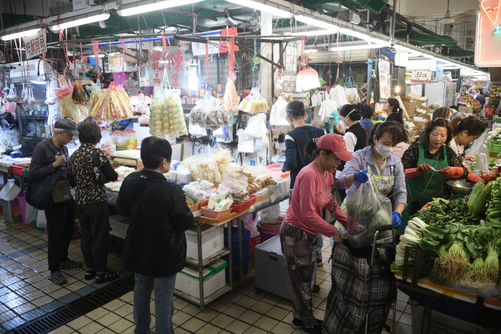 市民日後只需掃描產品上的二維碼,即可清晰了解農產品或漁產的出產農場、漁場及生產時間。資料圖片 市民日後只需掃描產品上的二維碼,即可清晰了解農產品或漁產的出產農場、漁場及生產時間。資料圖片
