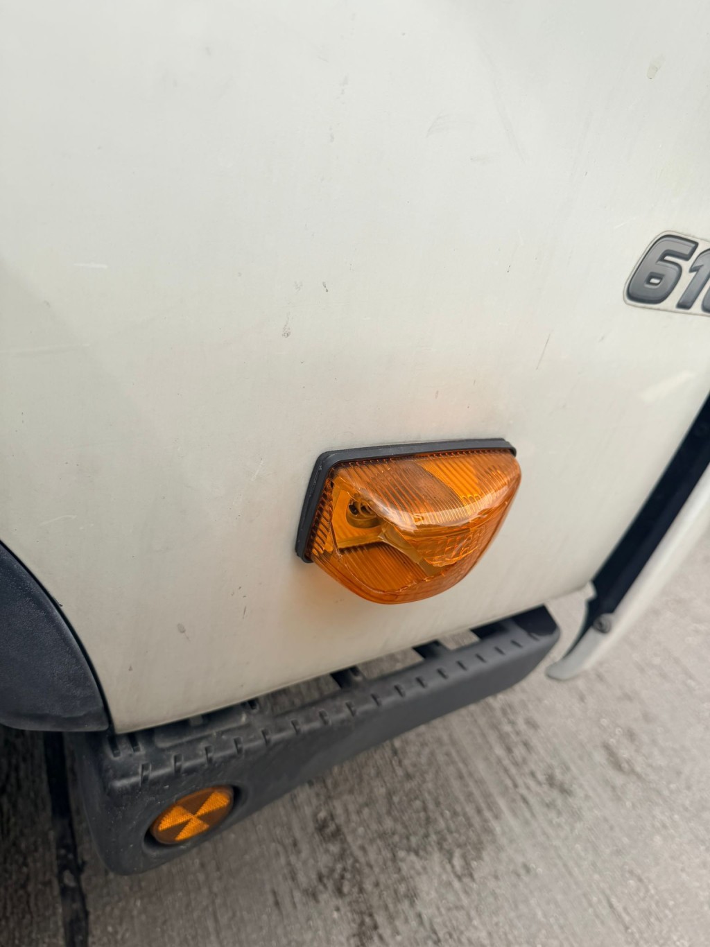 涉案车辆已被扣留于大榄涌车辆检验中心待进一步检验。警方提供