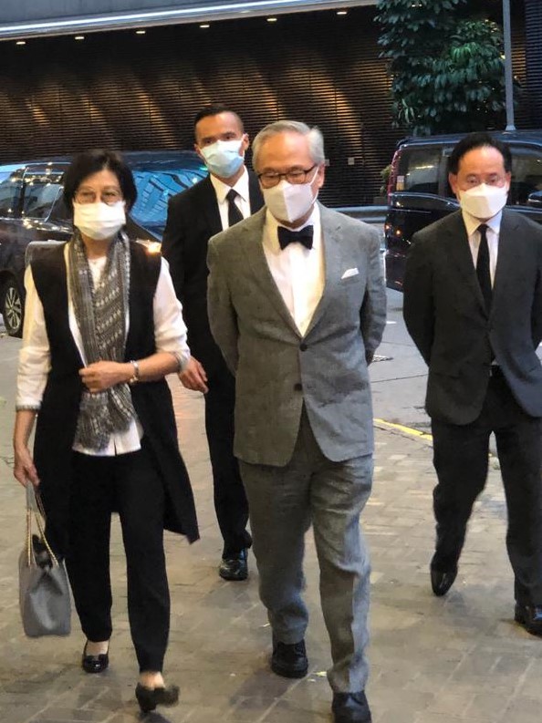 曾蔭權與太太及兒子曾慶衍昨出席霍英東的元配呂燕妮的喪禮。