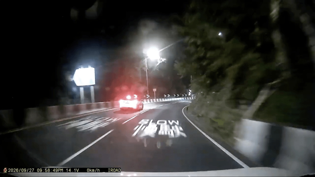 事主的私家車正沿清水灣道左二線往西貢方向行駛。Facebook 車cam L（香港群組）影片截圖