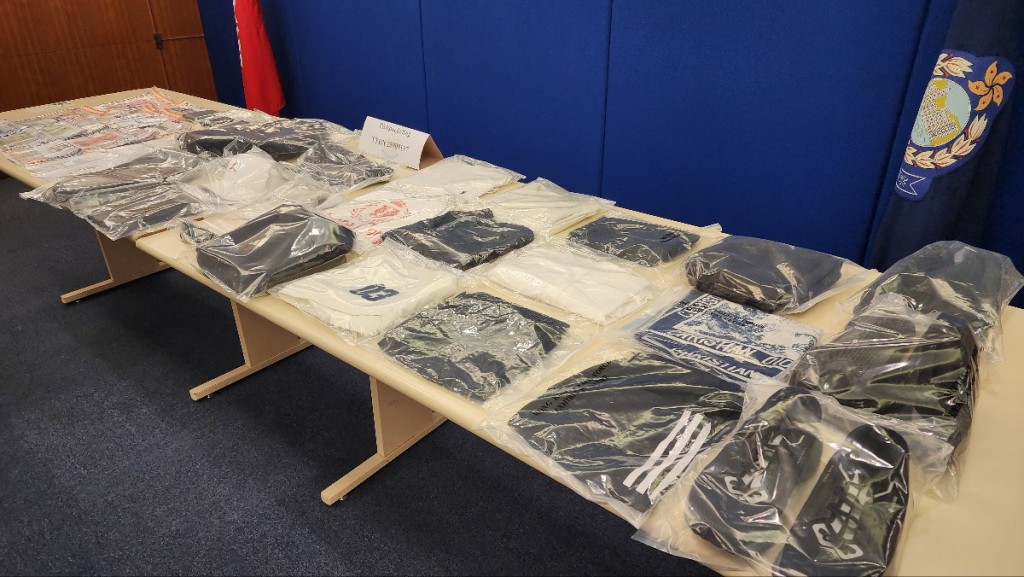 警方展示涉案證物。黃文威攝 警方展示涉案證物。黃文威攝