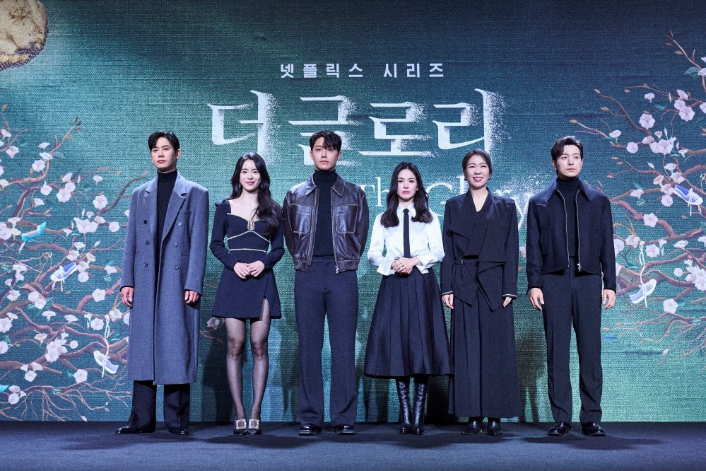 韓劇《黑暗榮耀》推出後，引起網上熱論。