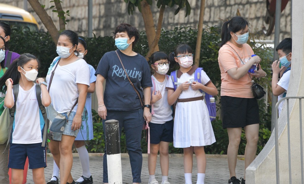 运输署提醒准备就读新校的学生，应尽快熟习往返学校的公共运输服务路线和班次。资料图片