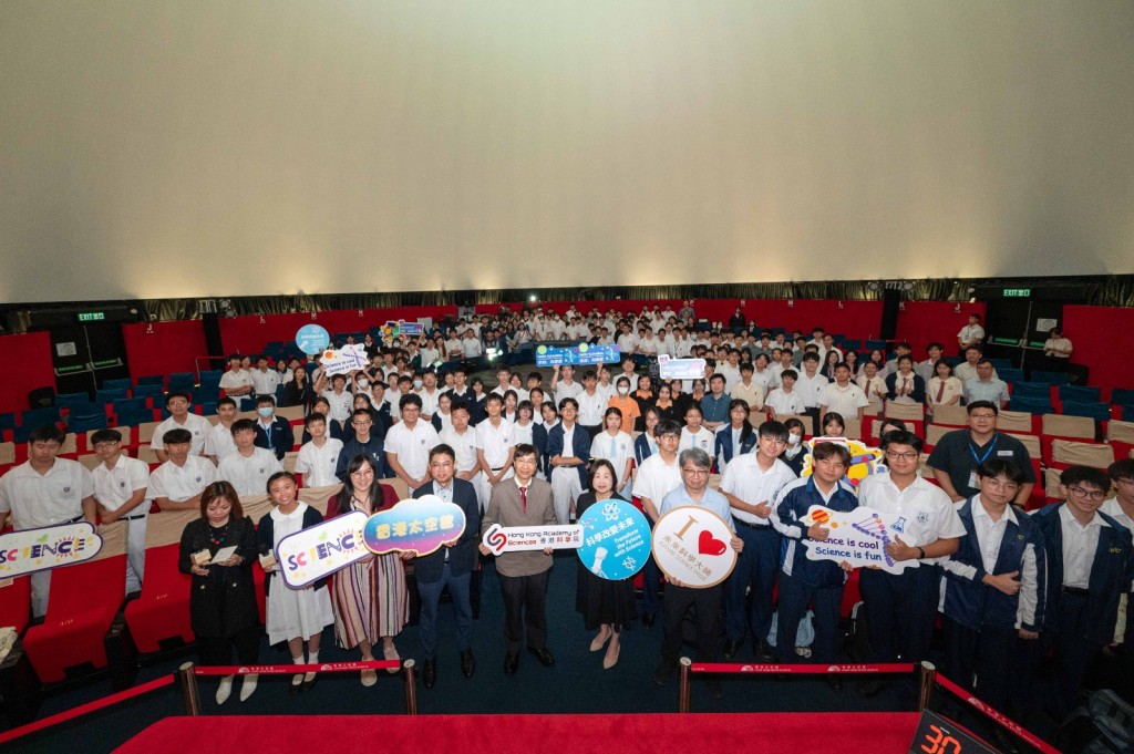 袁国勇出席「你好科学家」讲座,与逾200名中学生对谈。大会提供 袁国勇出席「你好科学家」讲座,与逾200名中学生对谈。大会提供