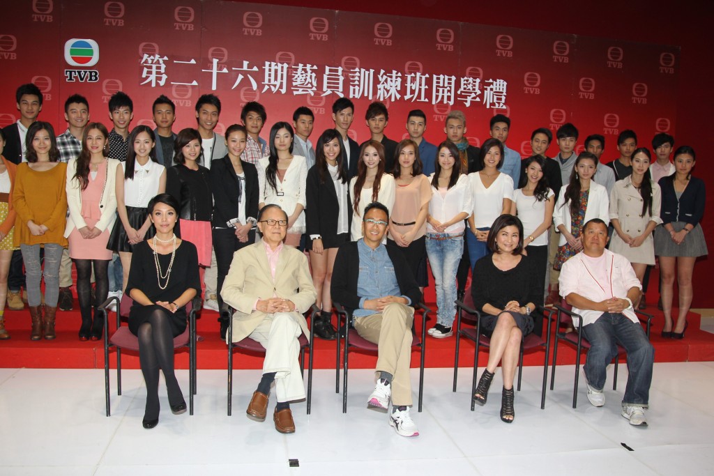 鍾景輝曾出席第26期藝訓班開學禮。