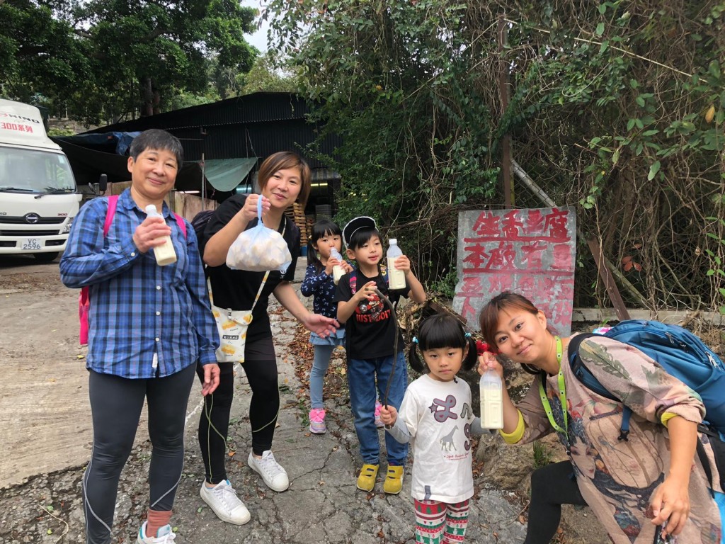 經過頭新村豆腐廠,可一嘗他們的豆品。
