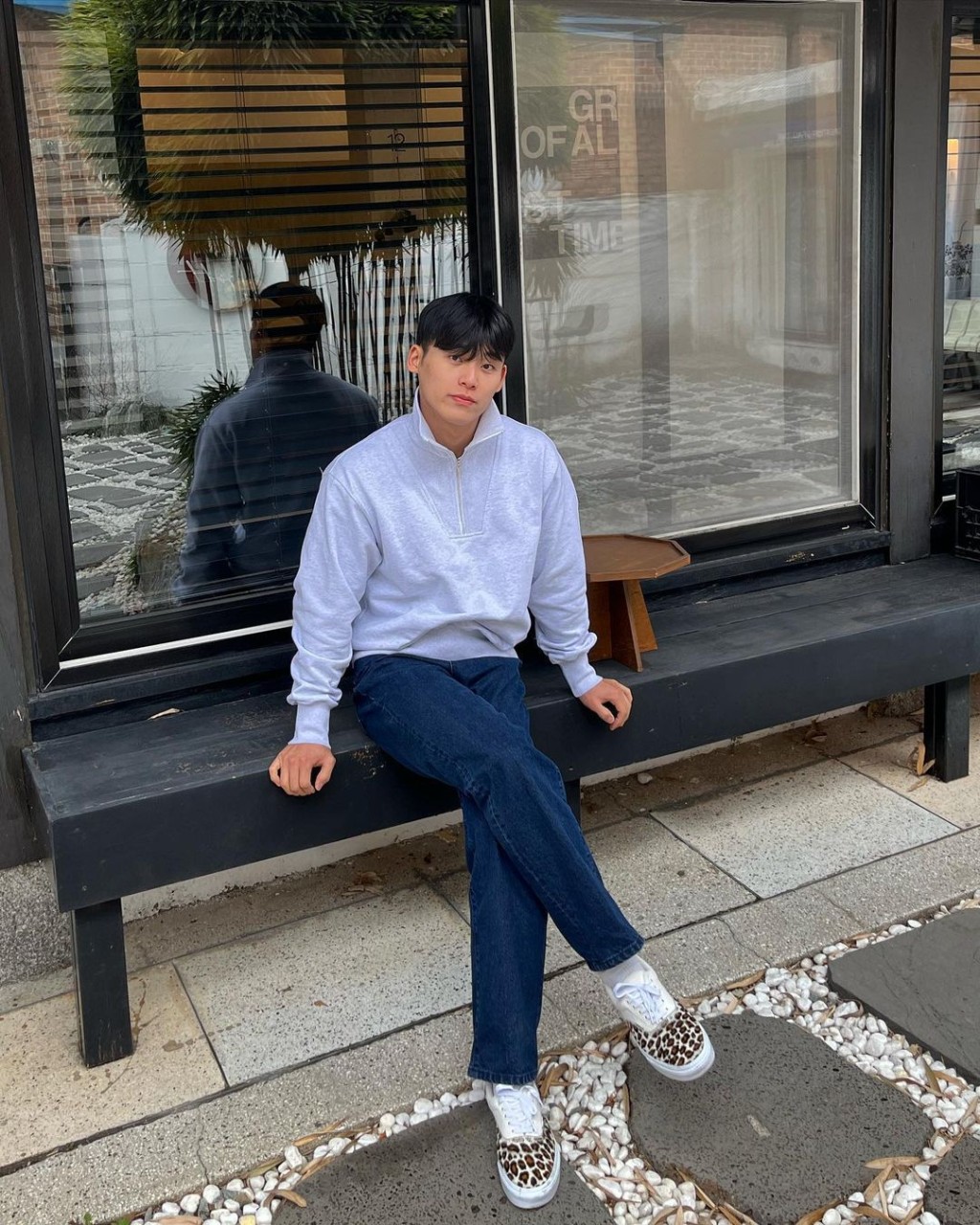 是一名咖啡店老闆，亦是一名學生。