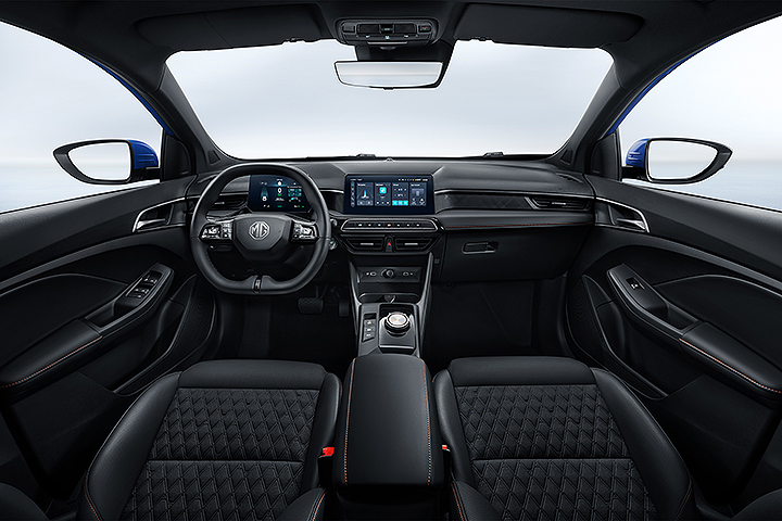 全新MG3 Hybrid+混合動力版，裝備7吋數碼儀表板、10.25吋中控台觸控屏幕。