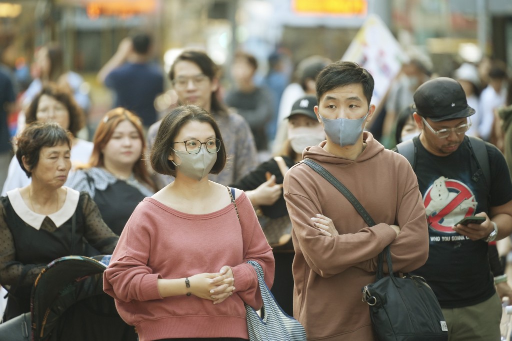 许树昌指目前社区仍有很多市民戴口罩，加上今年流感疫苗接种率较高，相信流感未必会大爆发。资料图片