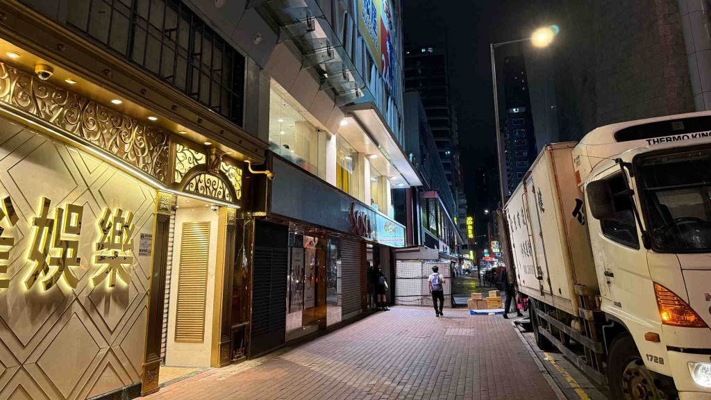 旺角砵蘭街天降止汗劑 女途人砸中頭部受傷送院。