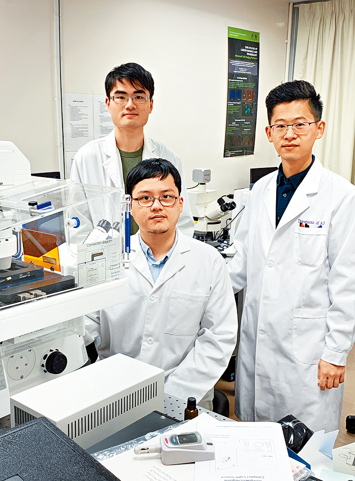 中大醫學院指,纖維母細胞分子分類方法有望提升對癌症進展和治療策略的理解。研究團隊成員,左起:陳韋諾、梅津瑋、陳博南。