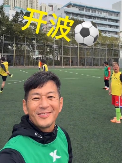 吳家樂經常出席明星足球隊的練習及比賽。