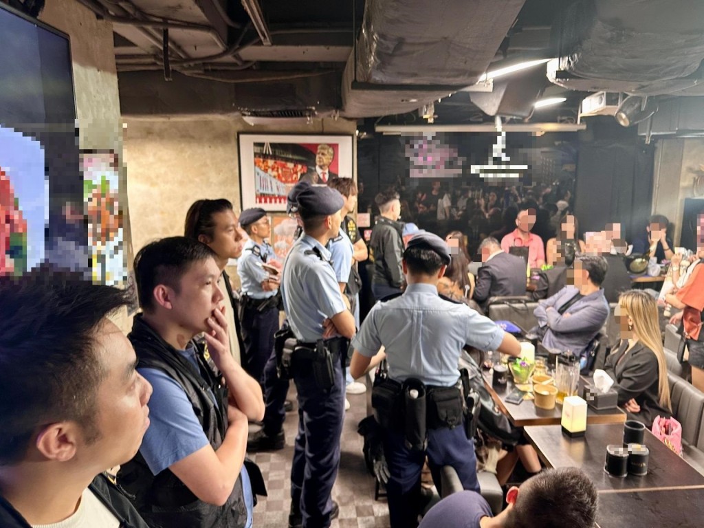 警方全港大反黑 一晚拘82人包括犯罪集團主腦及骨幹 檢$900萬。警方圖片