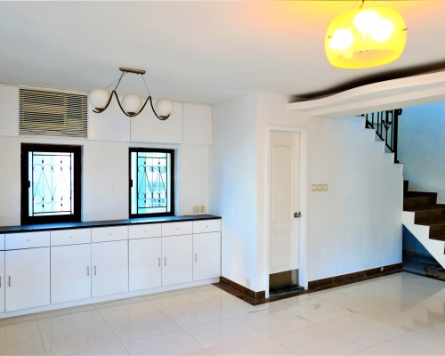 這是百美花園C座高層複式放盤，實用面積950方呎。 
 
 