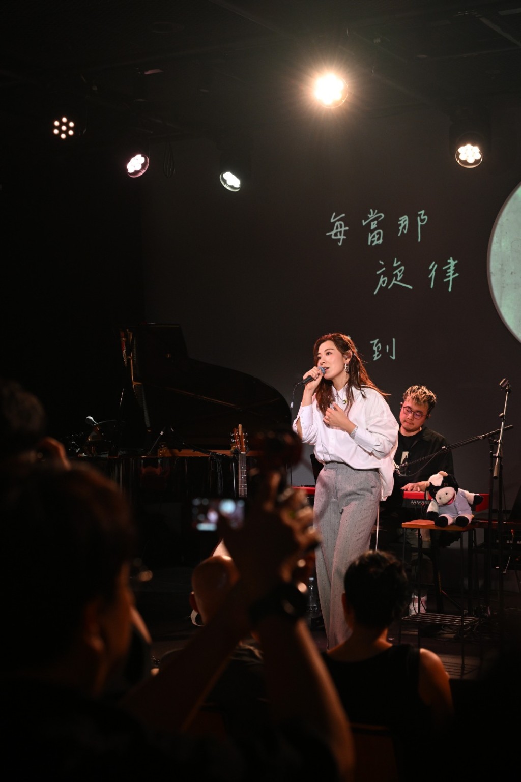 Robynn騷前針灸了幾百針開聲。