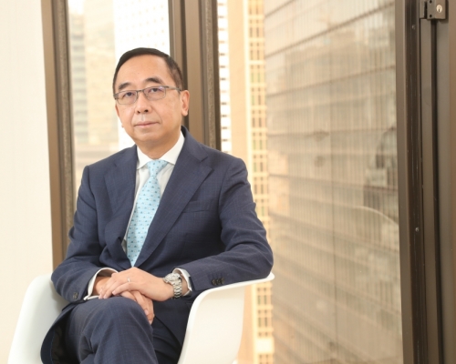 梁兆基在金錢世界打滾多年，卻亦積極參與情緒輔導工作。