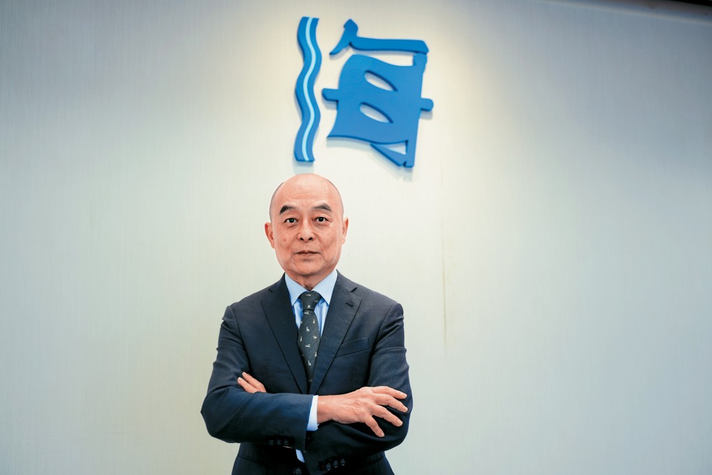 海事處處長王世發指，估計明年底前將有第一艘本地船在香港進行綠色加注。