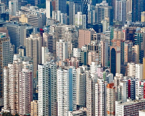 余偉文表示，年初至八月期間，樓價上升百分之四點五，但踏入下半年樓市成交開始稍為放緩。
