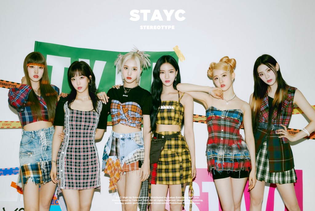 STAYC(左起)YOON、秀珉、J、ISA、蒔恩、勢銀